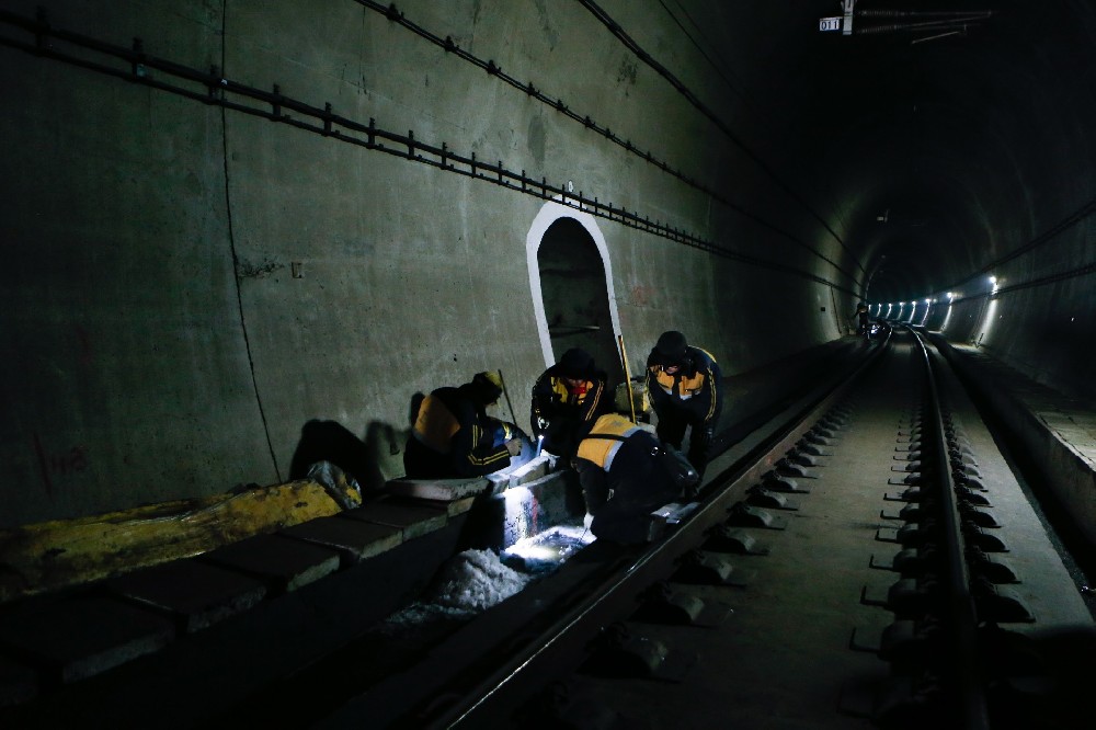 柘荣铁路运营隧道病害现状